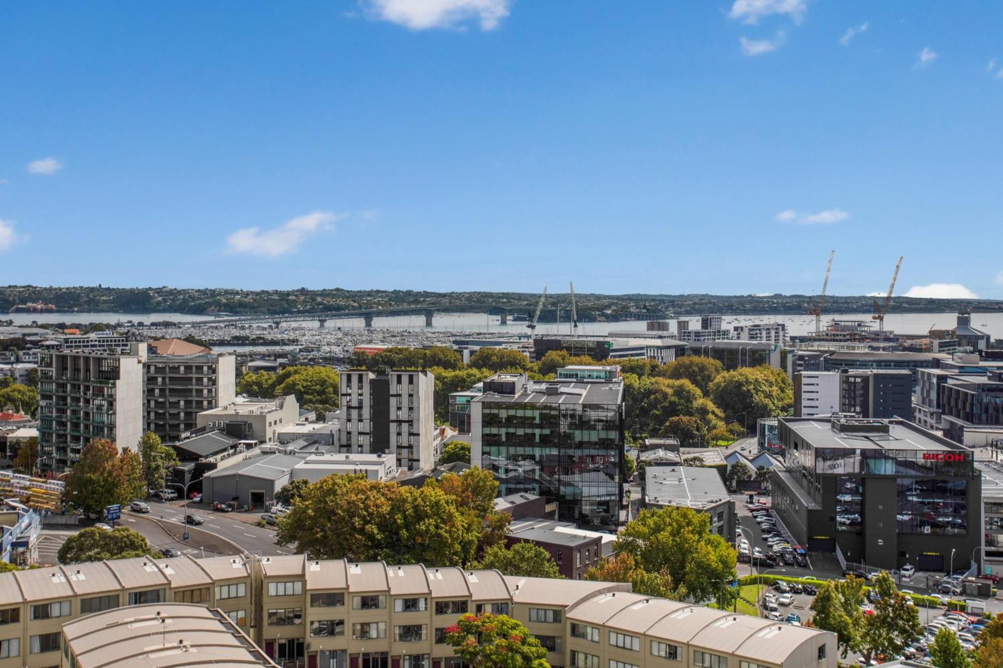 Skyline Serenade Apt With Skycity View And Parking Auckland Bagian luar foto
